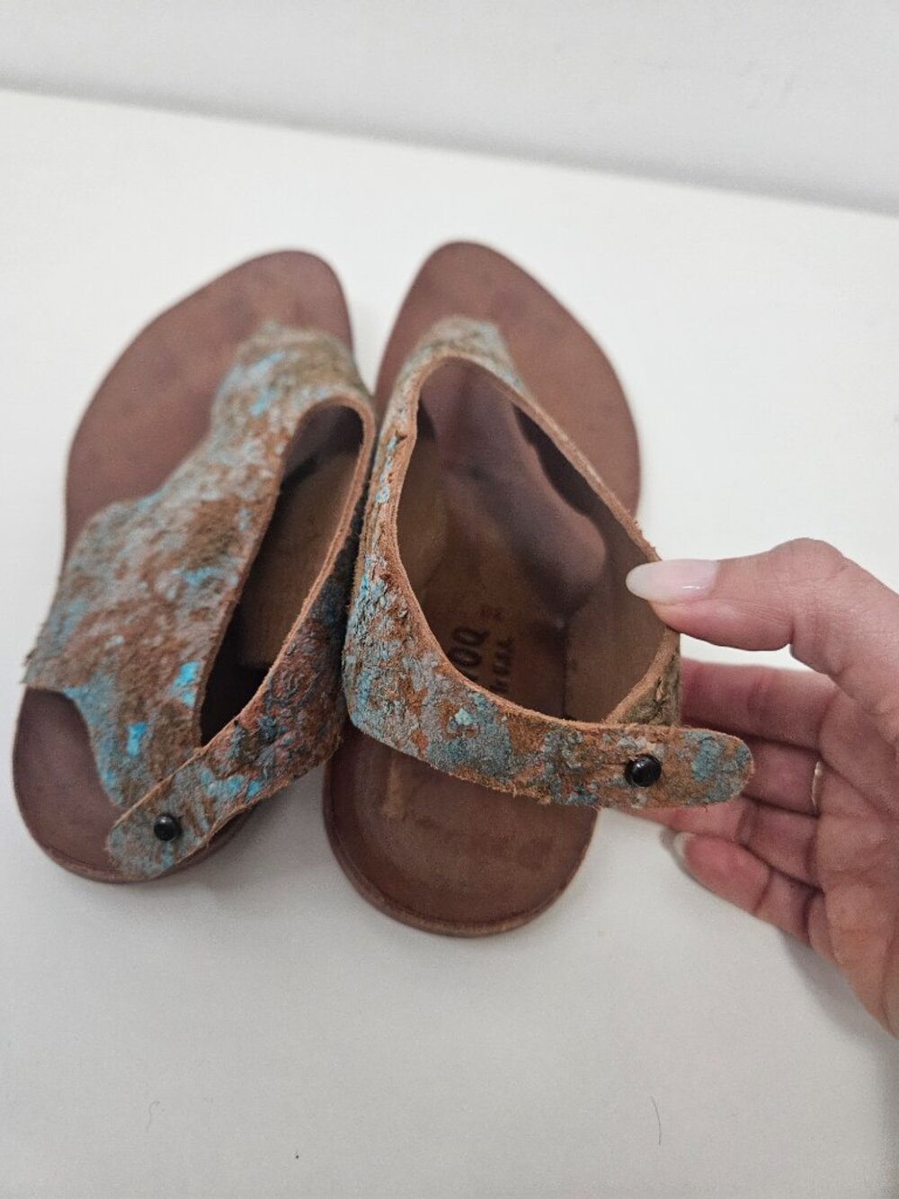 CYDWOQ Sandals Sz 38 Artsy Turquoise Brown Textured Leather Thong Scalloped Edge - Picture 4 of 8